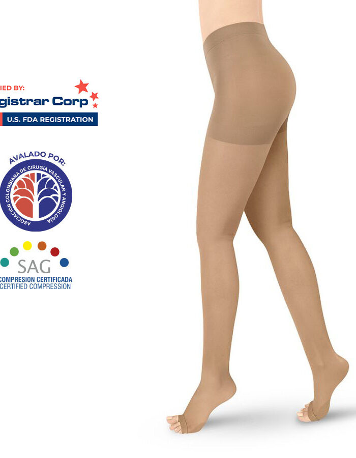 vista lateral de Mujer usando medias de compresión Medivaric a la cadera con dedos libres y textura transparente