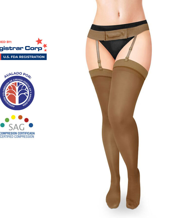 Modelo usando medias de compresión Medivaric negras al muslo con soporte de liguero ajustable
