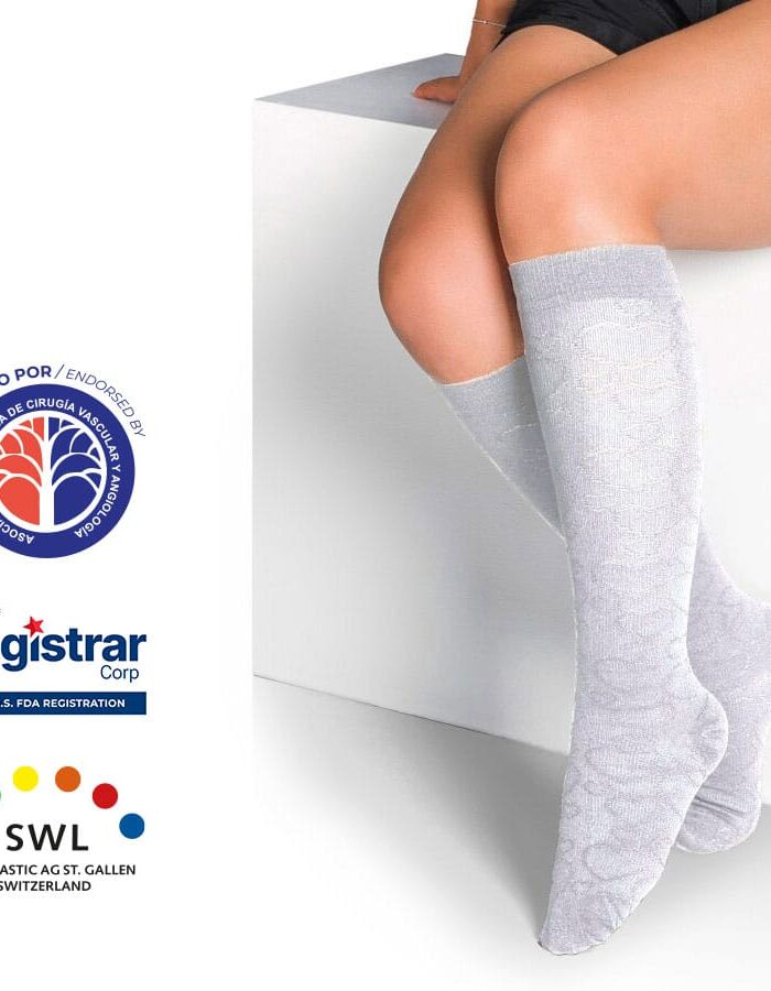 Media a la Rodilla con Diseño Corazones Fantasy para Dama 15-20mmHg