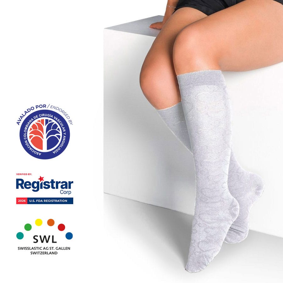 Media a la Rodilla con Diseño Corazones Fantasy para Dama 15-20mmHg