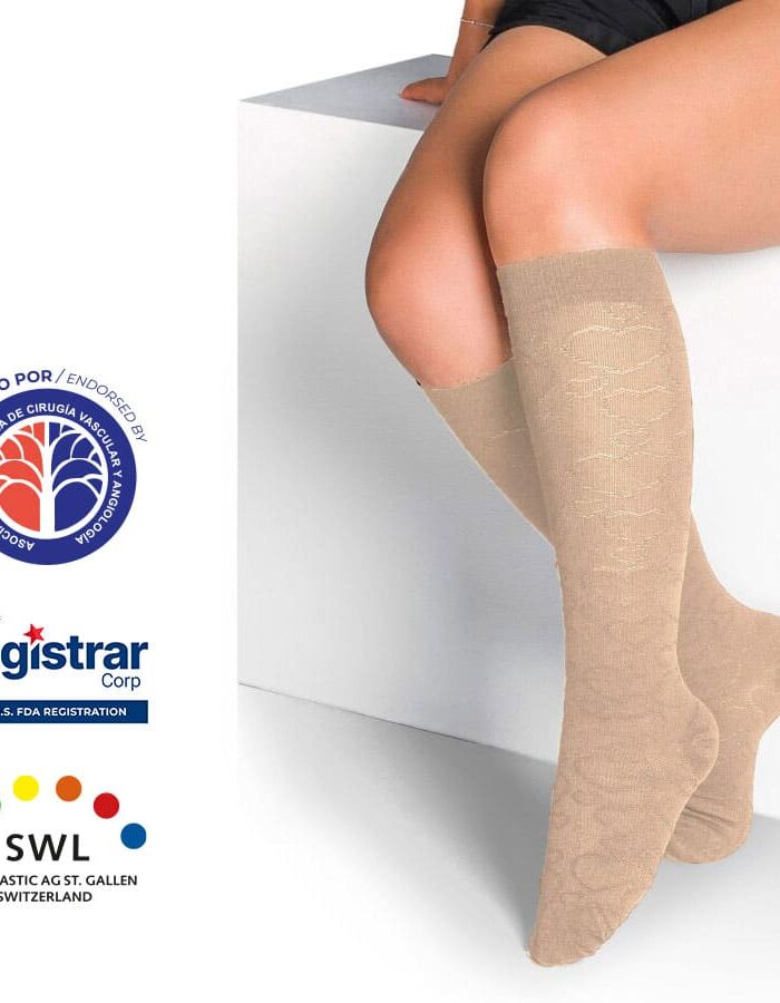 Media a la Rodilla con Diseño Corazones Fantasy para Dama 15-20mmHg