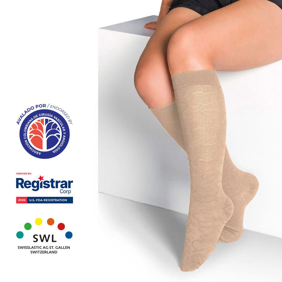 Media a la Rodilla con Diseño Corazones Fantasy para Dama 15-20mmHg